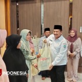 Guru TPQ di Jombang Full Senyum saat Terima Sedekah Dzulhijjah dari Keluarga Bupati