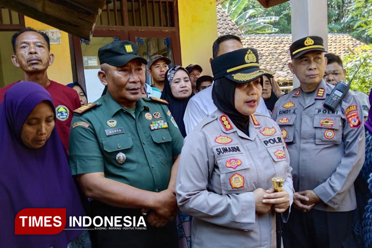 Kapolresta Cirebon Kunjungi Keluarga Korban Longsor Gunung Kuda di Majalengka