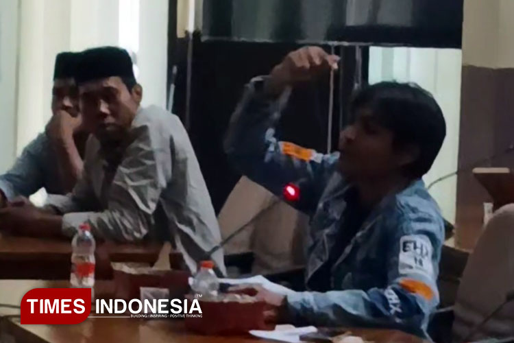 Posnu saat menyampaikan aspirasinya di DPRD Kota Banjar. (Foto: Susi/TIMES Indonesia)