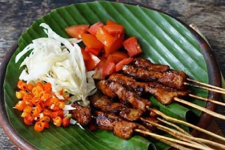 The mouth watering look of satay maranggi. (Photo: Omah Cobek Resto/TripAdvisor)