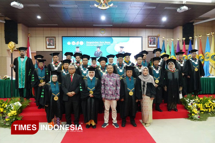 penguukuhan-Guru-Besar-unj.jpg