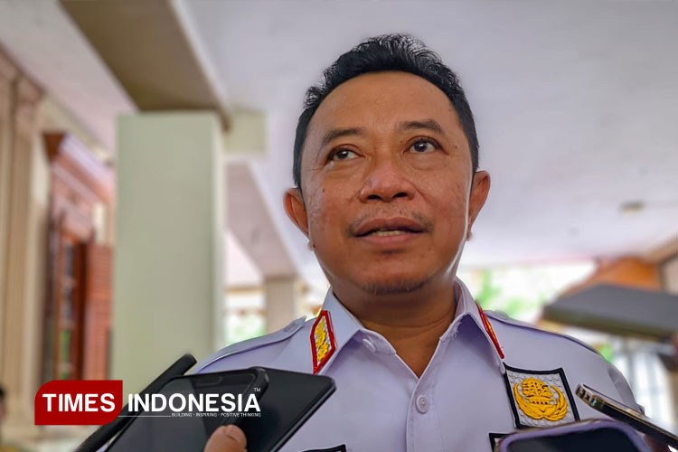 Bupati Bondowoso Abdul Hamid Wahid meminta panitia hewan kurban tak menggunakan wadah plastik (FOTO: Moh Bahri/TIMES Indonesia)