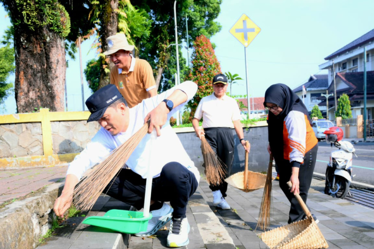 Aksi Bersih-Bersih ASN Banjarnegara, Pelopori Minim Sampah Plastik