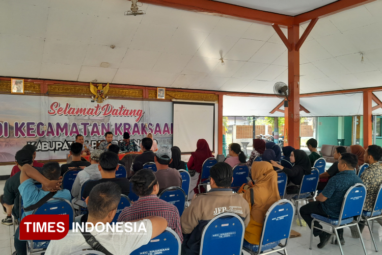 Keberatan Uang Sewa, PKL Gelora Kraksaan Tolak Kunci Kontainer dari DKUPP Probolinggo