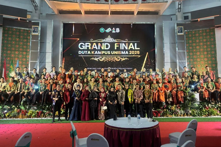 Kemeriahan Grand Final Duta Kampus Unisma Malang Tahun 2025 di Gedung Bundar Al-Asy’ari.