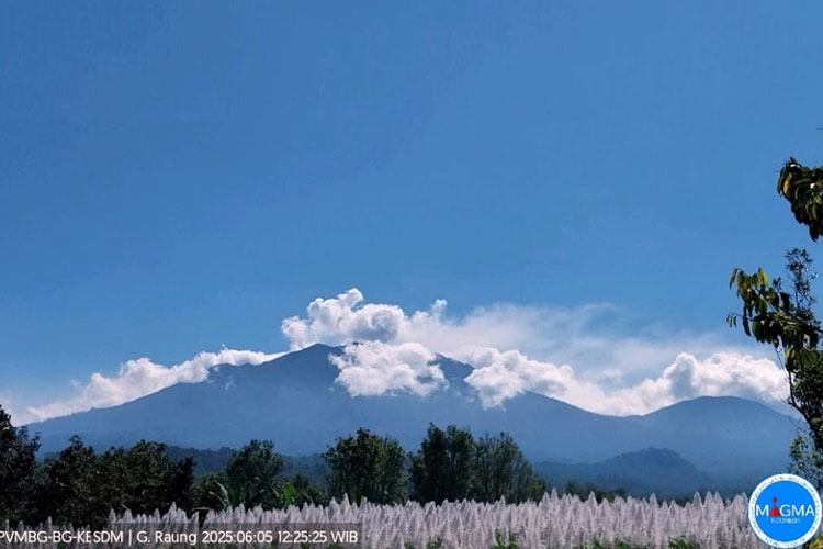Gunung Raung Erupsi 5 Juni, Muntahan Abu Vulkanik Capai 600 Meter