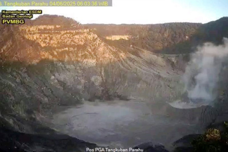 Aktivitas Gunung Tangkuban Parahu Menurun, Namun Potensi Erupsi Freatik Masih Diwaspadai