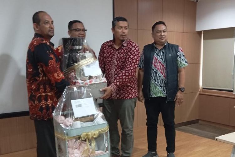 Inspektorat Kota Tasikmalaya Serahkan Barang Gratifikasi Hari Raya Wali Kota Tasikmalaya kepada KPK