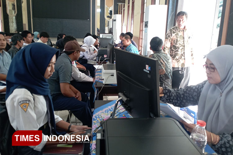 Pendaftaran Bisa Mandiri, Antrean Calon Murid Padati SMAN dan SMKN di Malang
