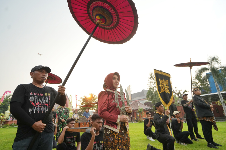 Kota Mojokerto Gelar Kirab Pataka Pertama dalam Sejarah