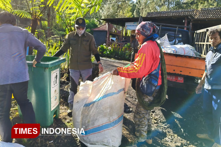 Besok Jalur Pendakian Kawah Ijen Ditutup untuk Pembersihan Lingkungan