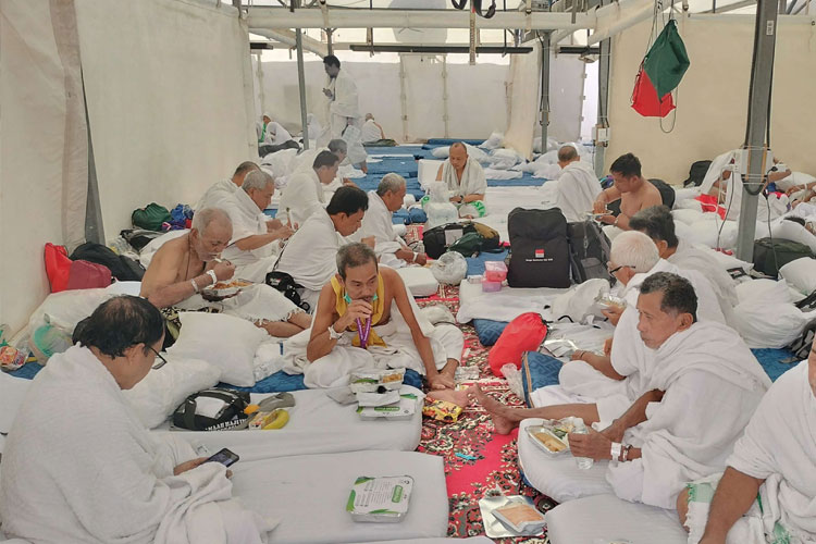 Jemaah Haji Lamongan 2025 di Hari Arafah: Sehat, Terkendali, dan Penuh Kesabaran
