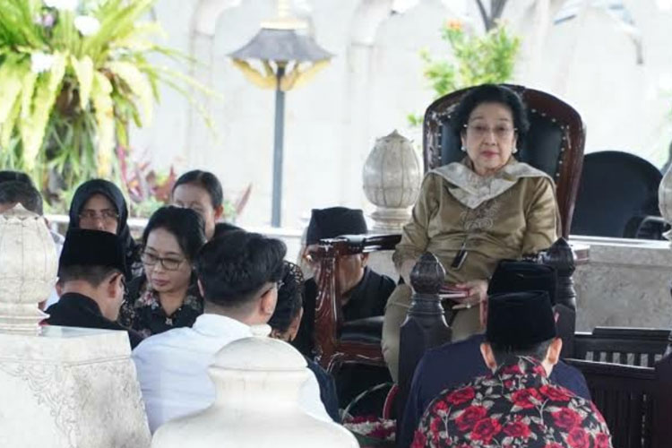 Hari Lahir Bung Karno, Megawati Ziarah ke Makam Ayahanda di Blitar