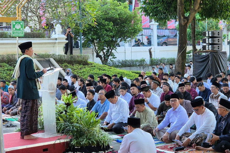 Ribuan Warga Tumpah Ruah Salat Idul Adha di Balai Kota Yogyakarta
