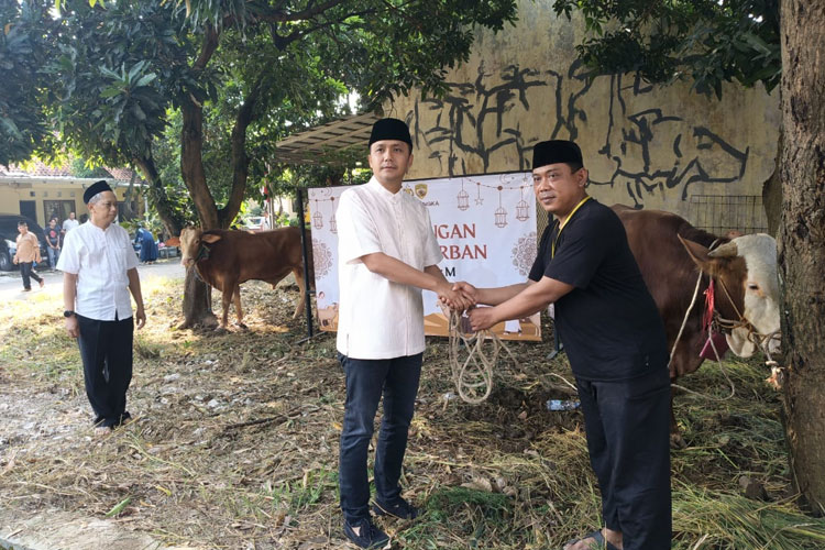 Tak Cuma Jaga Kota, Polres Majalengka Juga Tebar Kurban