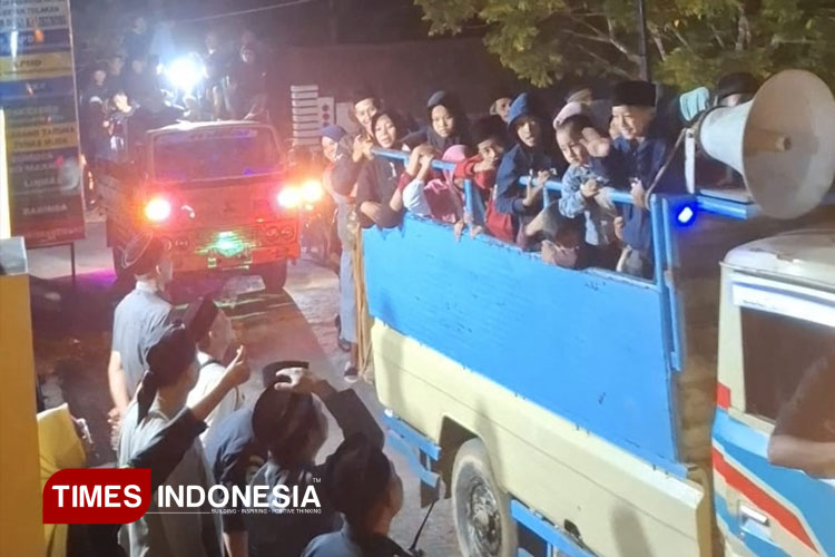 Semarak malam takbir keliling sambut Iduladha 1446 H warga Desa Kalikuning, Kecamatan Tulakan, Kabupaten Pacitan. (Foto: Rojihan/TIMES Indonesia)