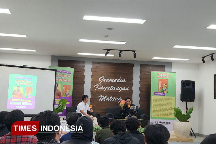 Filsafat Timur (Bukan) untuk Pemalas, Ach. Dhofir Zuhry: Filsafat Hadir untuk Ditolak