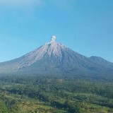 Gunung Semeru Erupsi Lima Kali, Kolom Abu Capai 900 Meter