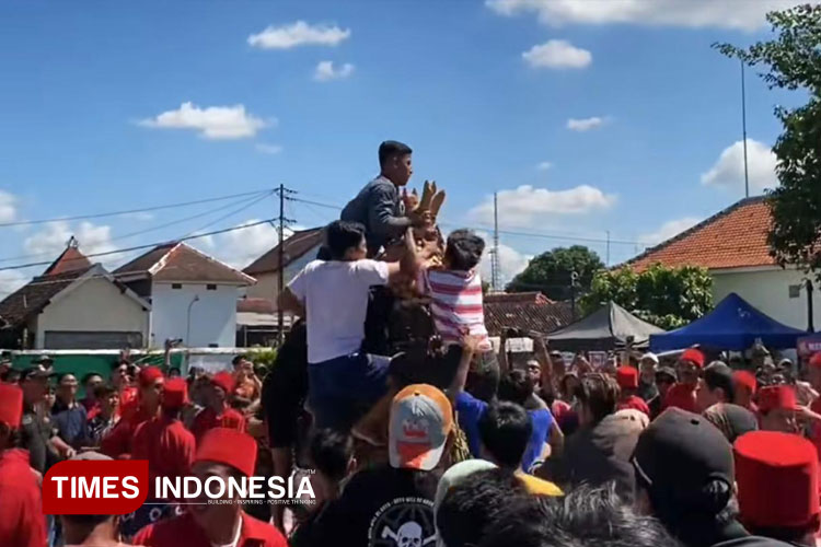 Suasana Garebeg Besar Idul Adha 2025 di Pura Pakualaman. (FOTO: A Riyadi/TIMES Indonesia)