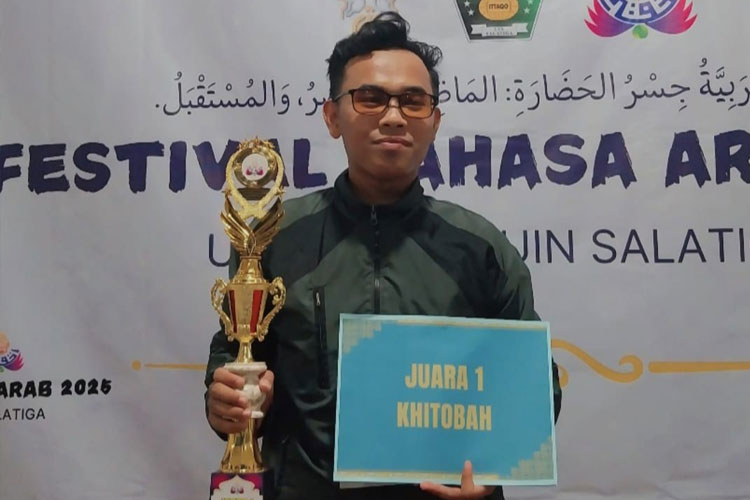 Mahasiswa UIN Malang, Nasruddin Rafa'i yang berhasil menjadi juara 1 Khotbah tingkat Nasional. (Istimewa)