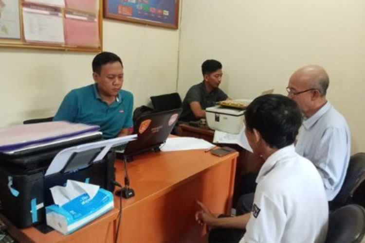 Pelaku saat diperiksa, didampingi pengacara. (FOTO: Humas Polresta Cilacap for TIMES Indonesia)