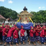 Tradisi Garebeg Besar 2025 Kembali Meriah, Enam Gunungan Dibagikan, Warga Antusias Ngalap Berkah