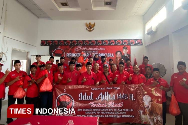 Salurkan Daging Kurban, DPC PDIP Lamongan: Ini Bentuk Kepedulian pada Wong Cilik
