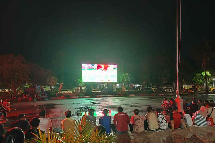 Videotron Perdana Difungsikan, DPMPTSP Bontang Fasilitasi Nobar Timnas Indonesia vs China