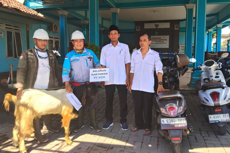 Penyerahan-hewan-kurban-dari-SIER-untuk-masjid.jpg