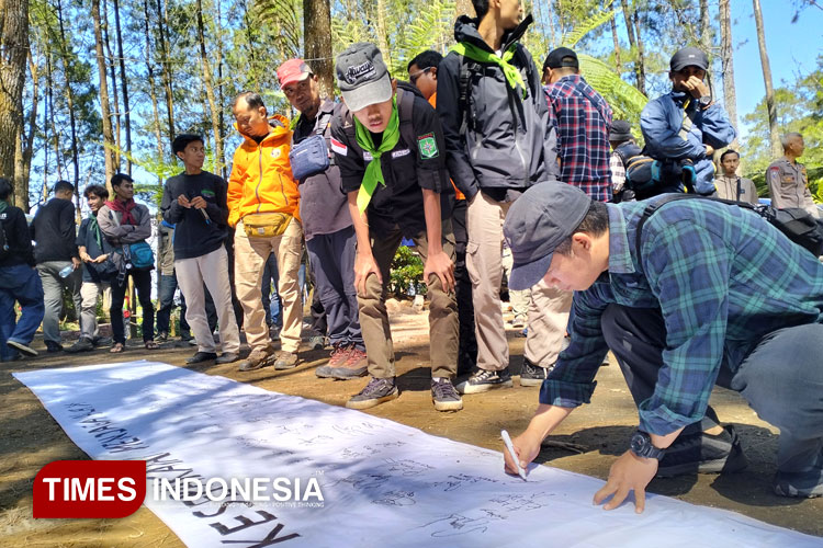 FKPAT Desak Perhutani BKPH Tasikmalaya Tutup Jalur Pendakian Arga Talaga Bodas