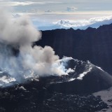 Gunung Raung Terus Erupsi, Tim Pemantau dari Banyuwangi Pastikan Kondisi Kawah