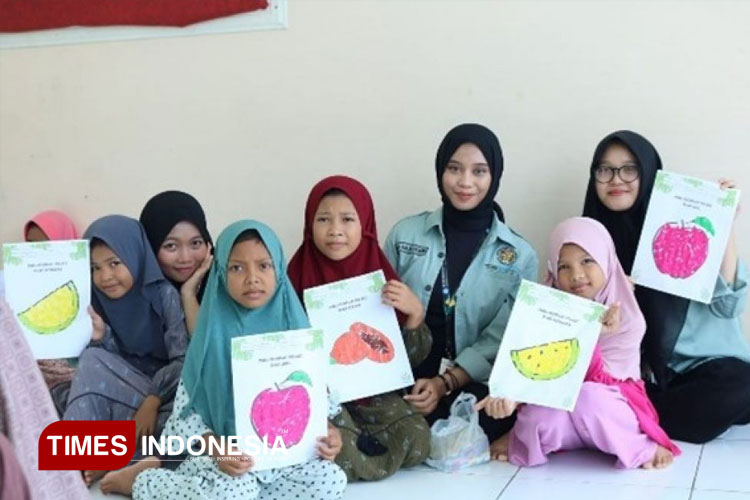 Kegiatan sosial Mahasiswa PMM 4 Outbound Unisma Malang di SOS Children Village Aceh Besar. (FOTO: AJP TIMES Indonesia)