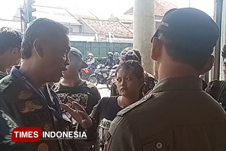 Sejumlah Anak Punk di Pemalang Melawan Petugas Saat Ditertibkan