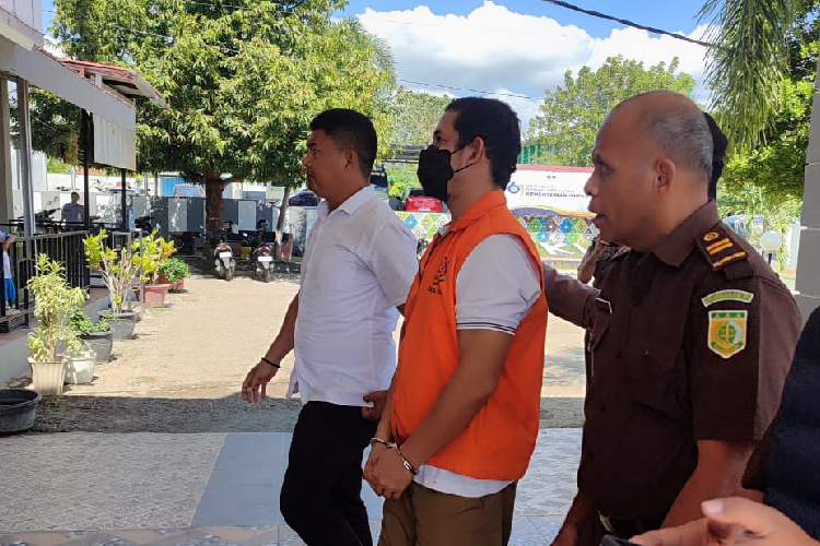 Berkas tahap II tersangka Eks Kapolres Ngada AKBP Fajar Widyadharma diterima Kejari Kota Kupang untuk disidangkan.(FOTO: Kasi Penkum Kejati NTT for TIMES Indonesia)