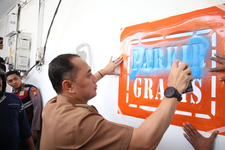 Pengusaha di Surabaya Masih Abai Sediakan Jukir Resmi? Ini Konsekuensinya!