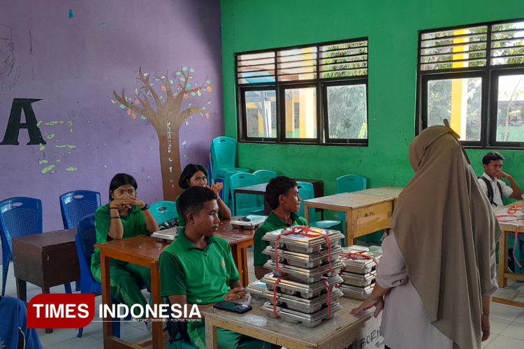 Sebanyak 2.346 Pelajar di Sumba Timur Terima Makanan Bergizi Gratis