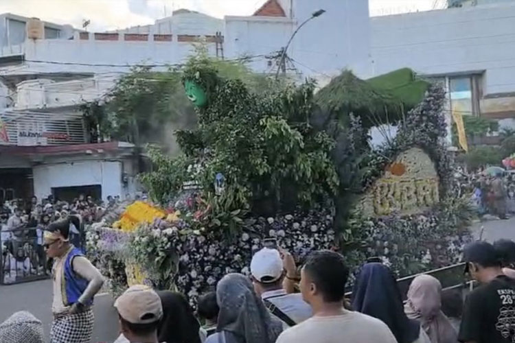 BRI Branch Office (BO) Kaliasin Surabaya turut erta dalam acara Parade Surabaya Vaganza yang digelar Pemerintah Kota (Pemkot) Surabaya, pada Minggu (25/5/2025) lalu.(Dok.BRI Kaliasin)
