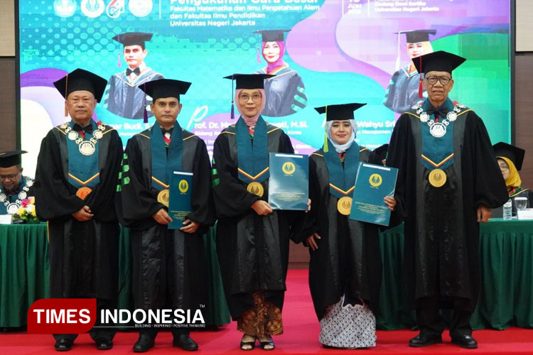UNJ Kukuhkan 2 Gubes FMIPA dan 1 Gubes FIP (10/06/25). (FOTO: AJP TIMES Indonesia)