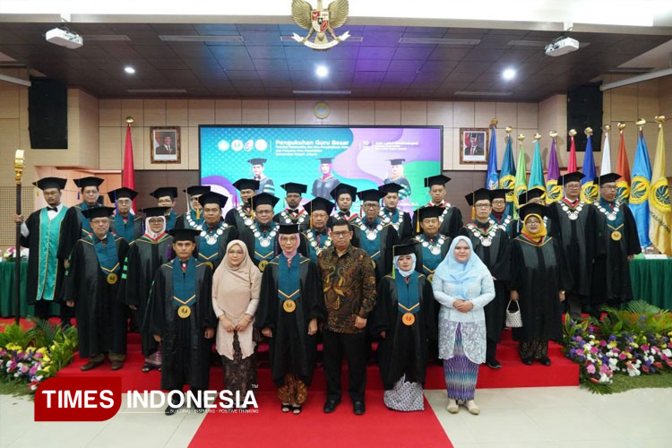 Pengukuhan-Gubes-FMIPA.jpg