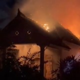 Ditinggal Pemilik, Rumah di Banyuwangi Ludes Terbakar