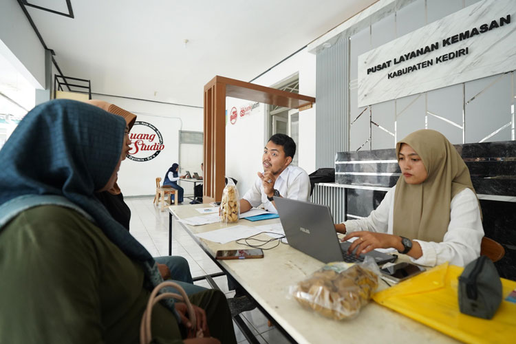 Tahun 2025 Bupati Kediri Alokasikan Bantuan Modal Bagi 5.446 UMKM
