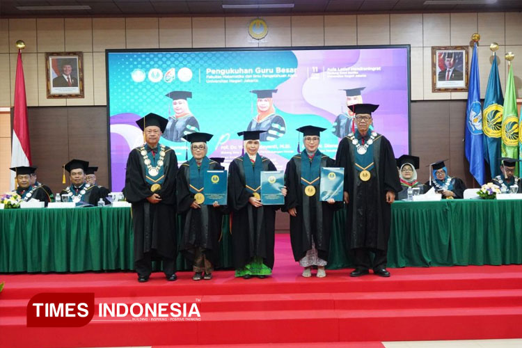 UNJ Kukuhkan Guru Besar Ilmu Ekologi Perairan, Ilmu Struktur dan Perkembangan Hewan, dan Ilmu PLH (11/06/25)