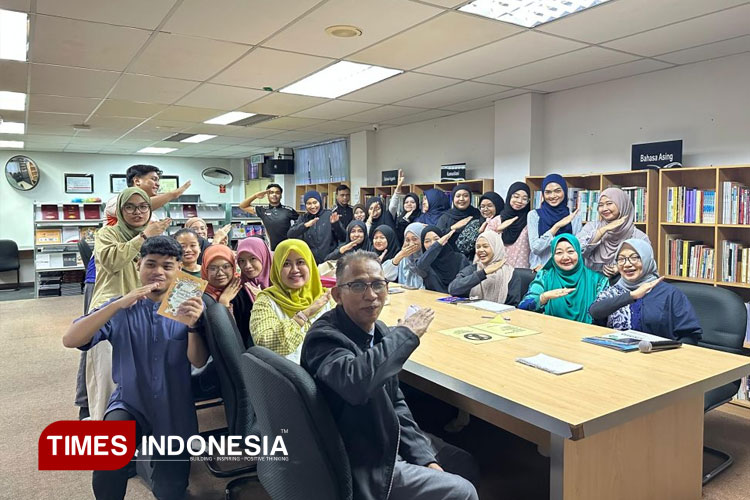 Dr. Ari Ambarawati, dosen Pendidikan Bahasa dan Sastra Indonesia FKIP Unisma Malang menjadi dosen tamu di Universiti Putra Malaysia. (FOTO: AJP TIMES Indonesia)