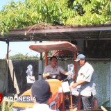 Dukung Produktivitas Petani di Bondowoso, Sonny Danaparamita Serahkan Alsintan ke Poktan