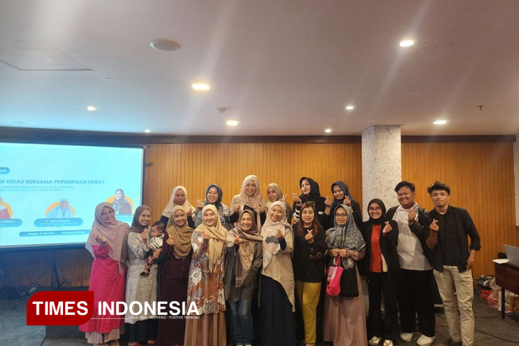 Tim dosen pengabdian masyarakat Fakultas Ilmu Administrasi Unisma Malang melakukan pendampingan usaha pada komunitas DIY Malang. (FOTO: AJP TIMES Indonesia)