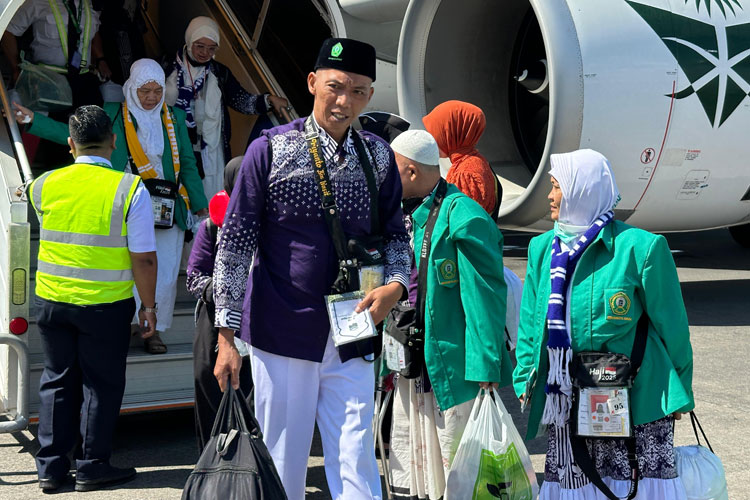 Kloter Debarkasi Haji Surabaya Tiba di Bandara Juanda