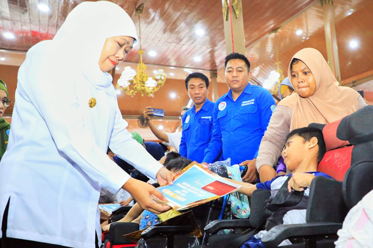 Gubernur Khofifah Tambah Anggaran Bansos Rp 43,19 Miliar di PAPBD 2025