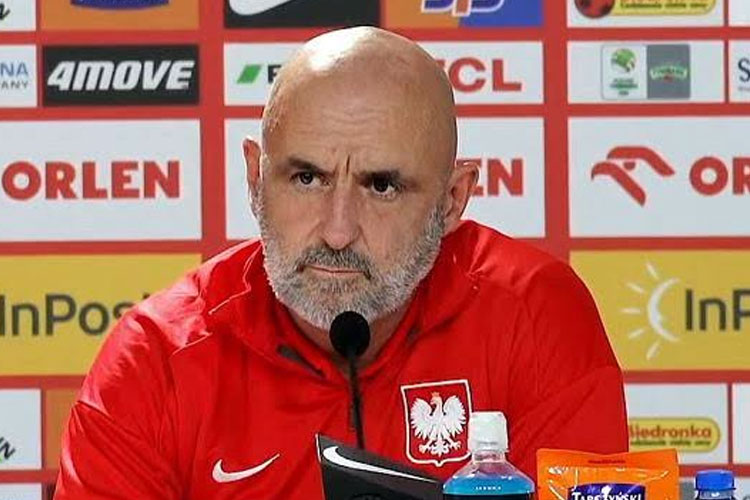 Pelatih timnas Polandia, Michal Probierz mengundurkan diri pada menyusul konflik dengan bintang utama tim, Robert Lewandowski.