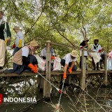 Aksi Bersih-bersih Pantai Banyuurip Gresik, PLN Libatkan Warga dan Pelajar