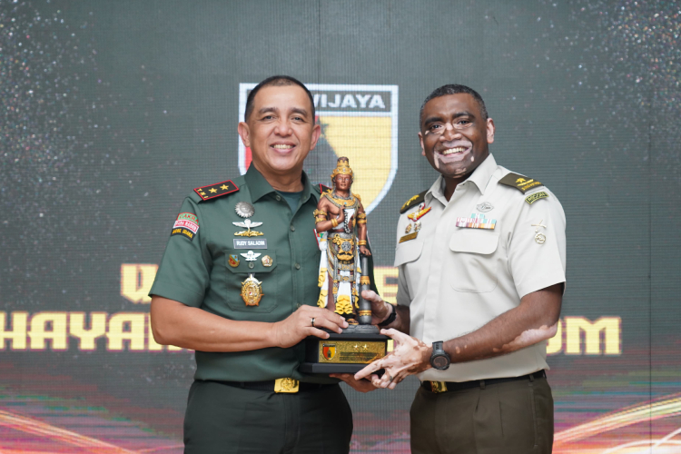 Pangdam V Brawijaya dan SAF Singapura Perkuat Persahabatan Militer